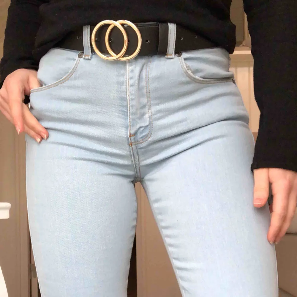Ett par ljusblåa Lexy - skinny fit jeans från Dr.Denim i bra skick! Köparen står för frakten 🥰. Jeans & Byxor.