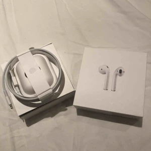  - En oanvänd laddare till iPhone 5 och uppåt. Pris kan diskuteras och ev budning. frakt tillkommer. adapter följer INTE med. Nypris: 250kr