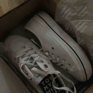  - Äkta Tommy Hilfiger | använd 1 gång | kontakta för fler bilder