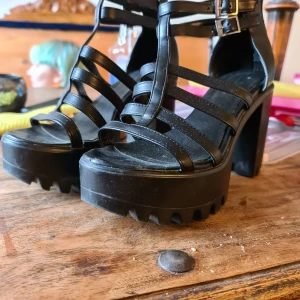 Snygga klackar 🥰 - Hej! Sköna skor att ha till allt! Perfekta skor att ha till fest, arbete eller vardag.