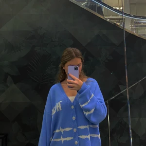 HEAVEN CAN WAIT - Asssnygg kofta från Heaven Can Wait! Helt slutsåld och använd fåtal gånger! Storlek S! Köparen står för frakten! Skriv bud!