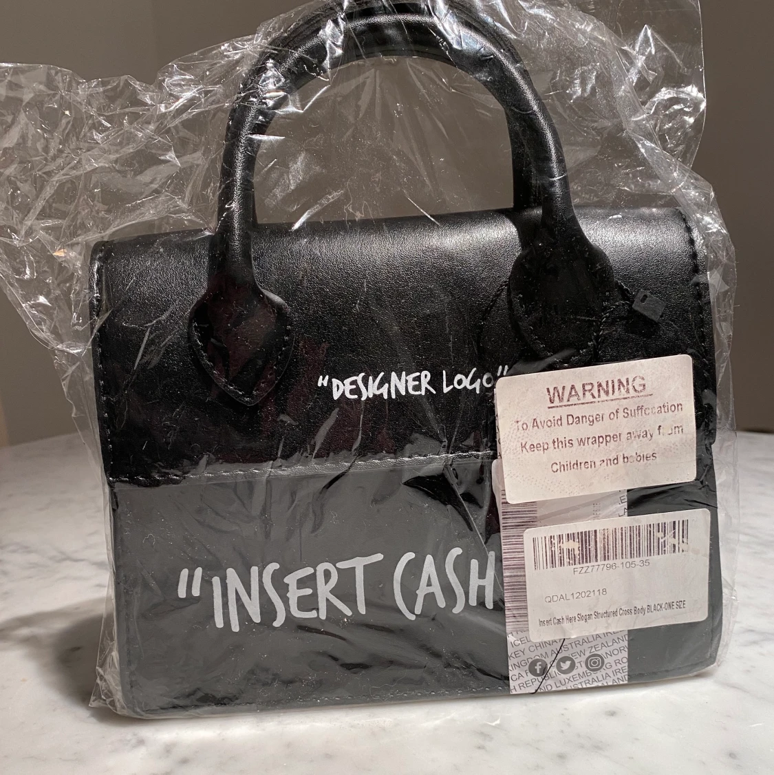 Handväska oanvänd - 90