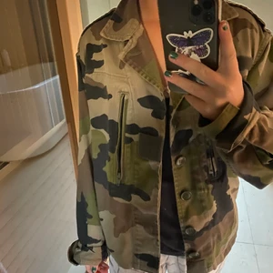 Trendig jacka - Kontakta för information🙌🏼