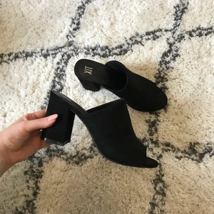 Snygga Klackar, 38 - Klackar ifrån DinSko som är inte använda mycket tyvärr. Storlek 38. Köparen stående frakt.