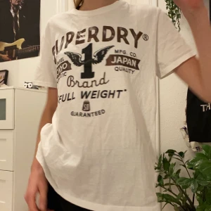 t shirt - simpel vintage t shirt strl M-L ungefär! skickas mot fraktkostnad på 55kr💚eller hämtas i malmö