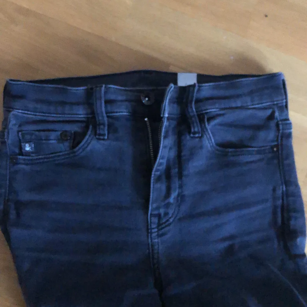 svarta basic skinny jeans . Jeans & Byxor.
