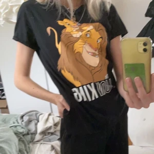 T-shirt - Säljer denna as balla t-shirten från new yorker. Strl L fast skulle säga att den sitter som en s/m