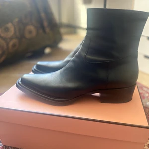 Acne boots  - Acne boots använda en gång i storlek 43 :) 