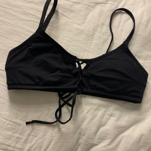 Bikinitopp 36 - Bikinitopp i bra skick i storlek 36, skulle säga att den motsvarar xs, s🦋