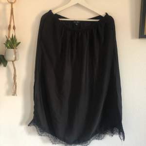 Black skirt with lace, great condition, size 42, with pockets