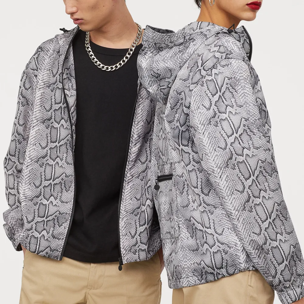 Eytys X H&M hooded windbreaker in snake skin pattern. Size Medium (unisex) and only worn once.. Jackor.