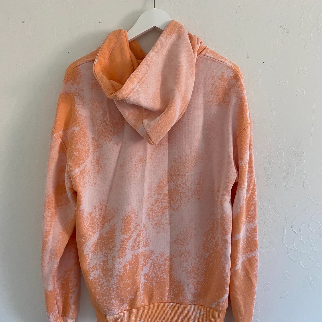 Coral hoodie med tiedie - 90