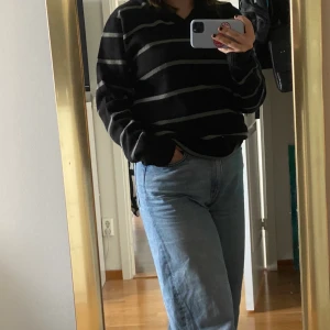 Tröja - Snygg tröja med v-neck:) Aldrig använd och i toppenskick!