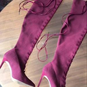 Aldo Knee heels - Got them in Aldo, London. Wore then just once. Paid for then 150£ (~1700kr) but im selling then cheaper as they spent 2 years in a wardrobe :) 