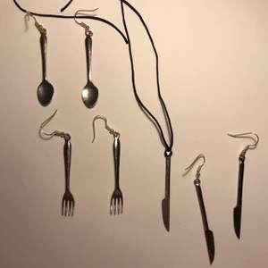 Bestick smycken  - Jätte gulliga bestick smycken. Man kan gärna mixa och matcha om man vill det. Ett sett av örhängen kostar 40kr och halsbandet kostar 35kr