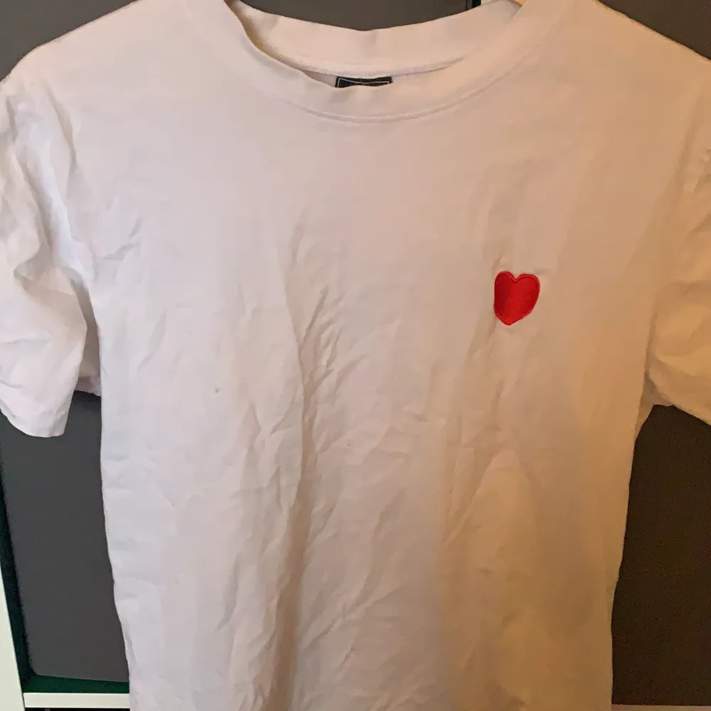 En tröja från mister tee med tryck. Strl: S-L pris: 50kr+frakt. T-shirts.