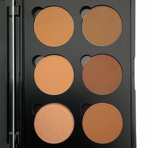 ARTJUNGLE - DARK POWDER CONTOUR Palette - REA!! Tidigare pris 395 kr. Dark Powder Contour Palette, Märke: ART JUNGLE, Tillverkad i Kanada, EU registrerad, parabenfri och inte testat på djur. HELT NY o FRI FRAKT! 