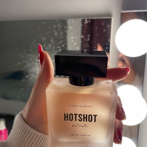 Hotshot parfym, Linn Ahlborg - Säljer pga att den är lik en annan jag har. Har endast sprutat 2-3 sprut för att känna doften. 