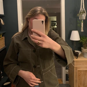 Overshirt/jacka - Från monki, storlek xs men sitter lite oversized! Använd max 5 gånger