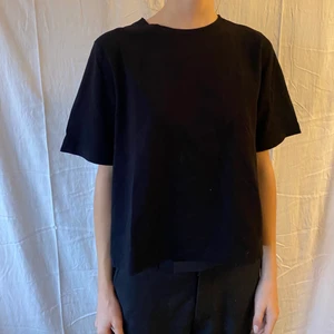 Svart weekday tishrt - En fin basic svart tshirt 