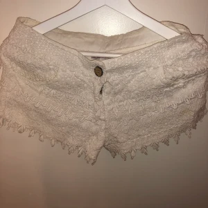 Spets shorts från Tessie - Spets shorts från Tessie 