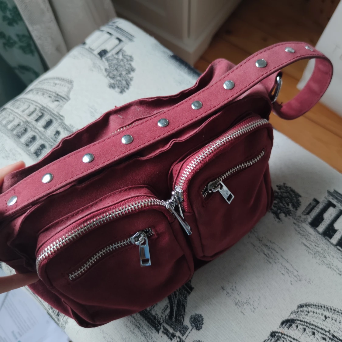 Vinröd väska - 91