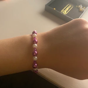 Pärlarmband  - Oanvänt och handgjort pärlarmband!! Skriv för fler bilder och/eller frågor)) köp gärna!