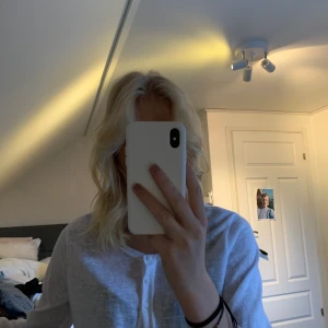 Tunn kofta - Säljer denna kroppade stickade kofta i storlek M ❤️❤️ buda i kommentarerna 