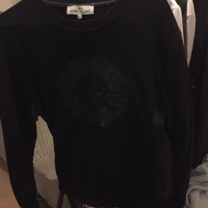Stone island sweatshirt! - Skick 7/10, svart tröja