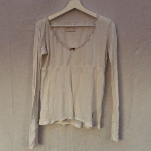 Långärmad tröja från Odd Molly  - Långärmad tröja från Odd Molly. Storlek 3 vilket är L. Passar även storlek M. 