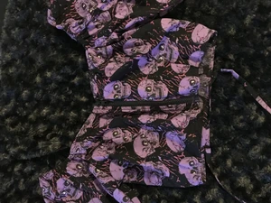 Lilla topp med döskallar Strl 34 - Aldrig använd, skjort material