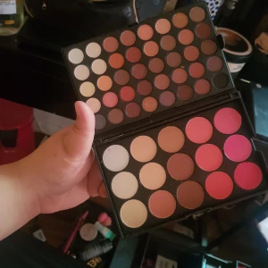 Inget märke  - Endast swatchat några färger sälja för 100kr plus frakt 