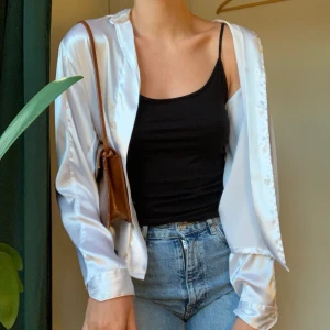 Vit satinskjorta - Vit vintage skjorta 100% polyester