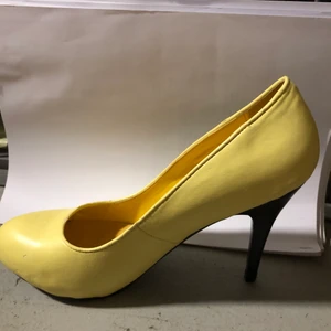 Klackar gula - Befintlig skick. Använt flera gånger. 