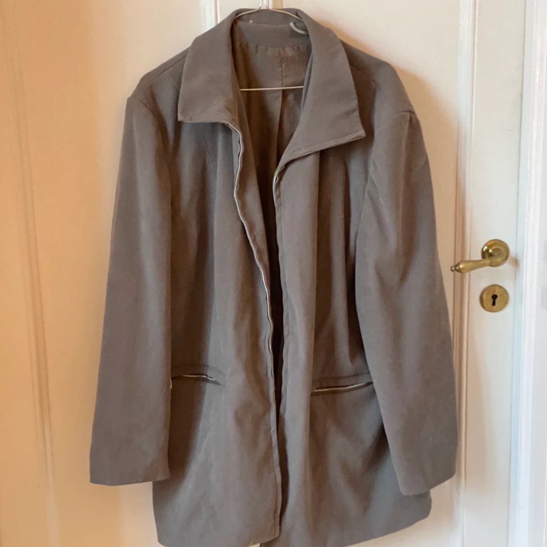 Pudergrön kostymjacka med krage - 90