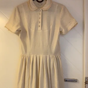  - Världens finaste vintage klänning. Krämfärgad 