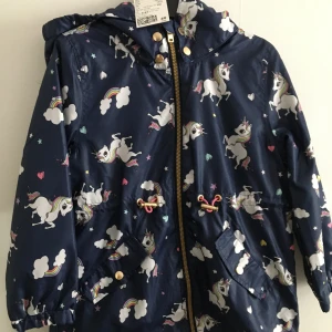 Barnjacka - Min dotter har inte använt köpte för 199 säljer för 150