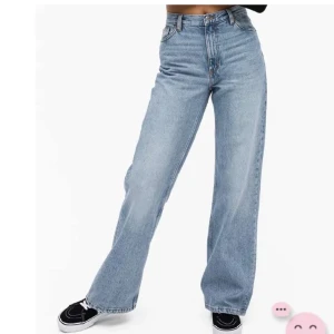 Monki Yoko jeans  - Säljer helt oanvända jeans från monki i storlek 27 i modellen yoko