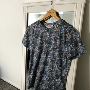 Marvel t-shirt  - Marvel t-shirt i storlek S (man storlek). Använt få gånger, väldigt bra skick. Frakt förekommer, men kan mötas i Göteborg. För fler frågor och bilder kontakta mig! 