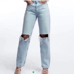 90’s jeans från Gina tricot  - super populära & slutsålda jeans från gina tricot. Helt nya & såklart alla prislappar osv kvar, endast testade! Nypris 599kr. (lånade bilder!) BUD JUST NU 710 + frakt ❗️avslutas tisdag 28/7 ❗️