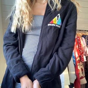 Imagine dragons merch🌈 - ID merch köpt efter deras konsert i Sthlm 2017<3 säljer då den inte kommer till användning, storleken är M men VÄLDIGT oversized, mer L-XL. Jag är 166🤓