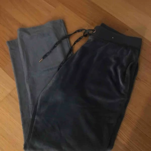  - utsvängda mjukisbyxor från primemark, jätte sköna o knappt använda 💘💘💘 tyvärr för stora för mig. Har du frågor skriv gärna privat 😊😊