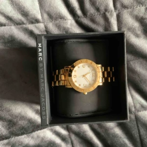  - Klocka från Marc Jacobs i snygg modell