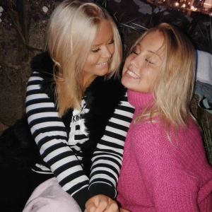  - Randig Calvin Klein tröja, bra skick. Frakt ingår i priset 