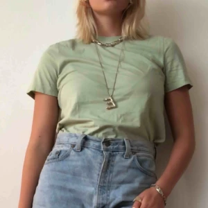  - Grön T-shirt använd en gång därav superfint sick! 