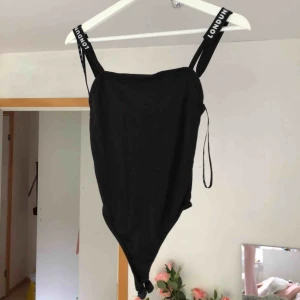  - Nästan helt ny, bara använd 2 gånger. Det var limiter edition X Missguided