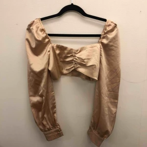  - Topp från Boohoo i bra skick ✨ Endast använd en gång, storlek 36! 