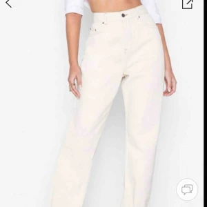  - Supersnygga byxor från Nelly använda en gång men inte riktigt min typ av passform av jeans skyller kunna passa en 36. Tvättas såklart innan jag skickar💛💛
