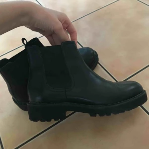  - Skitsnygg höstsko i modellen Kenova från Vagabond. Sparsamt använda då dom är lite för små för mig. Om man smörjer dem blir de som nya! Nypris 999kr Köpare står för eventuell frakt. 