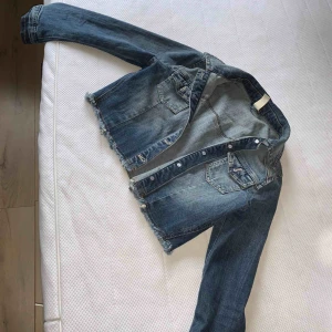  - Jeansjacka aldrig använd 